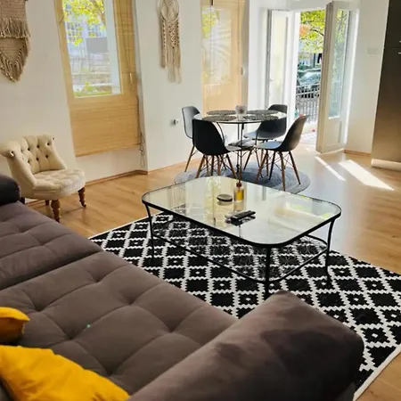 Cosy Near A River Apartment *